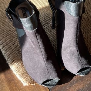 Cosmopolitan black leather and suede heel, peep toe, size 7.5